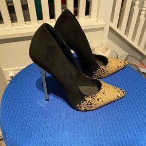 Black and Gold leather pumps